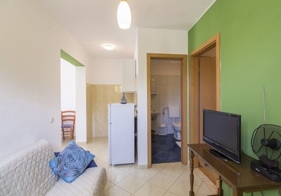 apartman žuti, dnevni boravak i wc